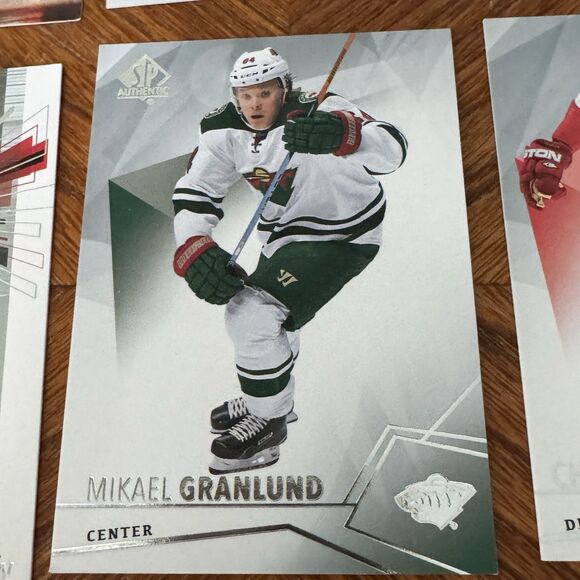 NHL Hockey Cards 12 Card Lot - Picture 8 of 13